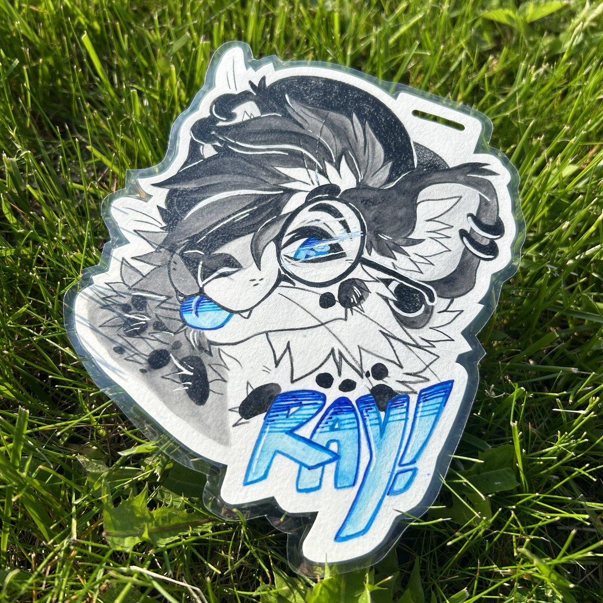 Traditional mixed media badge for my bud @rayratts!! 💙🖤 Gonna have these as a commission option at @y2kuteshop’s Artist Alley table on Friday of AnthrOhio for anyone interested! 🌟