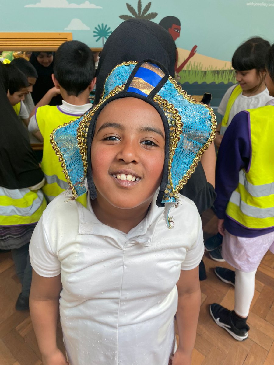 Throwback to last week’s fascinating #AncientEgypt workshop @BoltonLMS #WeAreStar #Year4 #History #LoveLearning #Discover #Experiences #Bolton #Artefacts #Ambition #Knowledge #Skills