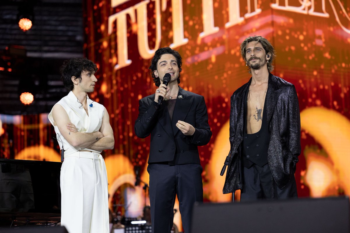 Il Volo (@ilvolo) on Twitter photo “No, I don't wanna fall in love”
Gianluca e i <a href="/SANTIFRANCESI/">SANTI FRANCESI</a> cantano “Wicked Game” di Chris Isaak a #TuttiPerUno. “No, I don't wanna fall in love”
Gianluca e i <a href="/SANTIFRANCESI/">SANTI FRANCESI</a> cantano “Wicked Game” di Chris Isaak a #TuttiPerUno.