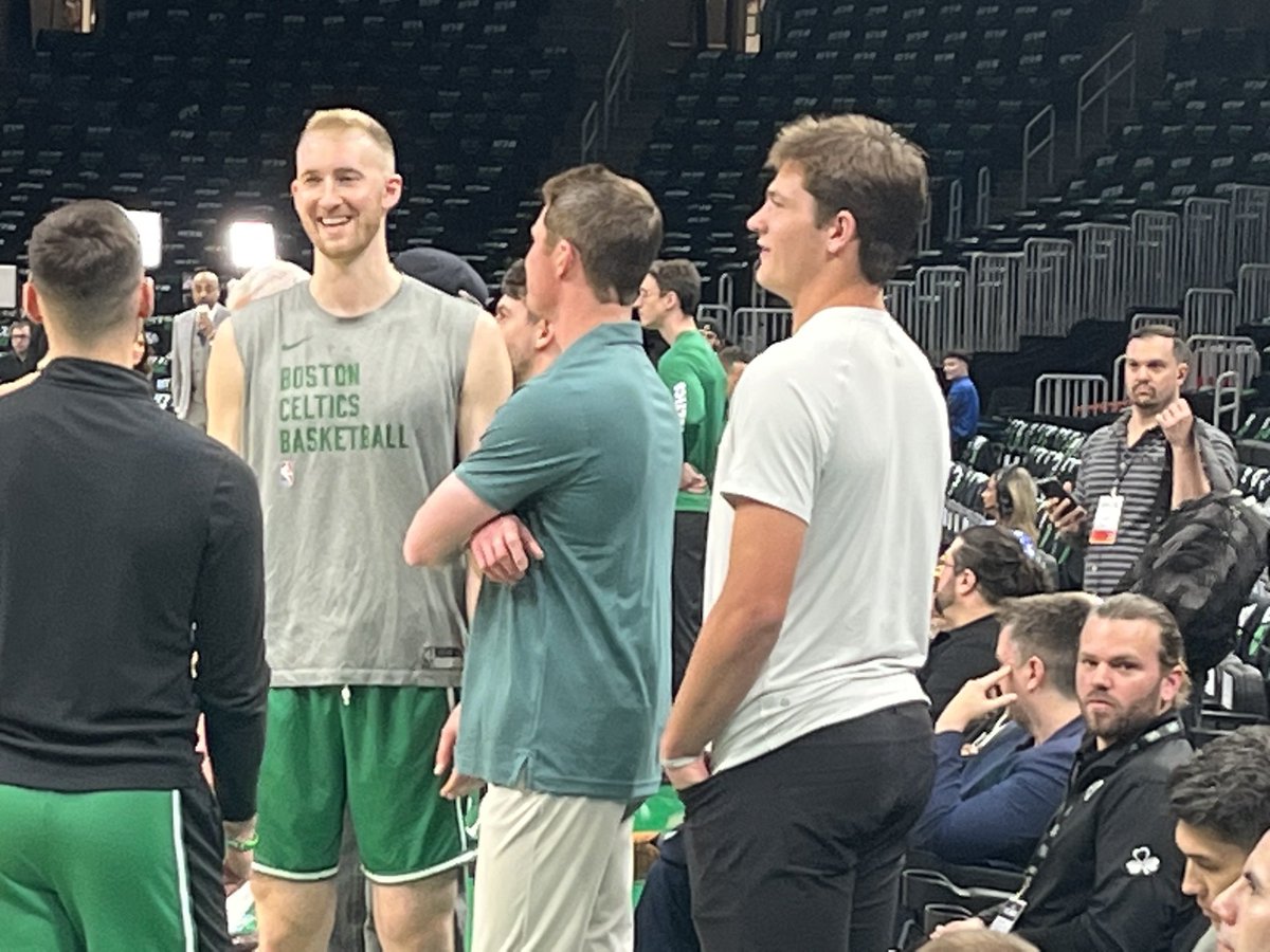 The ⁦@Patriots⁩ top draft pick Drake Maye taking in the ⁦@celtics⁩ game tonight. ⁦@NBC10⁩