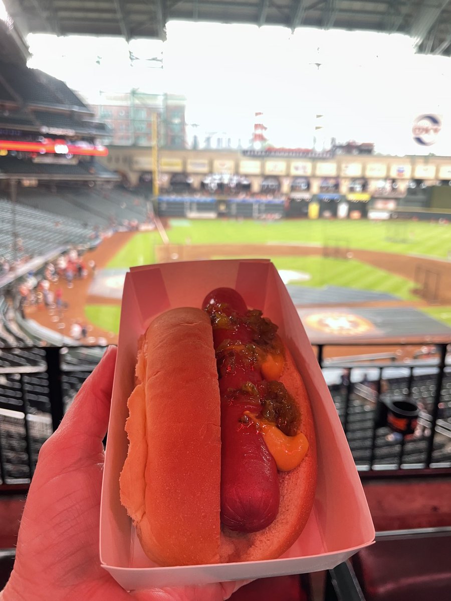 $1 dog ⁦@astros⁩ tonight. I can’t believe I just put $2 on my credit card—smallest charge ever. They’re delicious (1 is already eaten)! ⁦@blummer27⁩