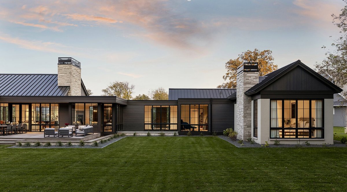 Organic elements bring warmth to this prairie-style home in North Dakota onekindesign.com/2021/05/12/pra…