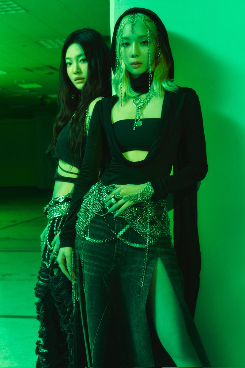 <a href="/aespa_official/">aespa</a> رسمي | 240521
تم الإفراج عن صور وينتر ونينقنينق 'Armageddon' جدوا الاصلي

أول ألبوم كامل لايسبا 에스파 〖Armageddon〗 
‘Armageddon’ ➫ 2024.05.27 6PM (KST)
<a href="/aespa_official/">aespa</a> -H