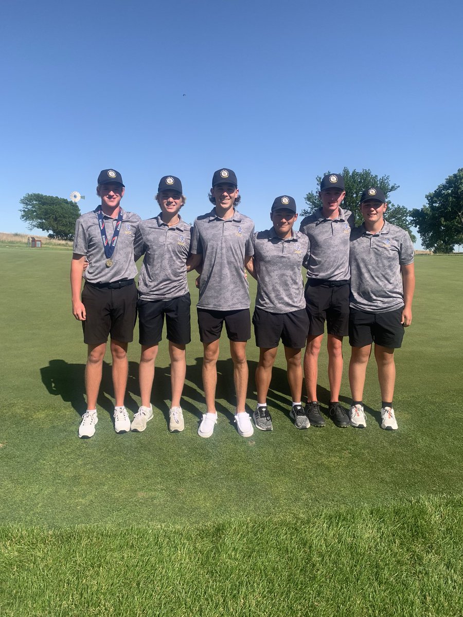 os_falcon_golf's tweet photo. Blake Strong finishes his career with a T32 place finish at the 6A State Championship. An incredible career! Well played Blake! #BetterTogether https://t.co/m6uSOf9SWz