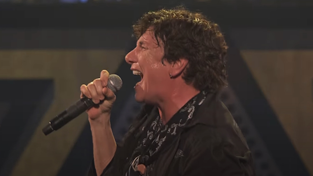 ERIC MARTIN Explains Why He Won't Tour With MR. BIG Anymore blabbermouth.net/news/eric-mart…