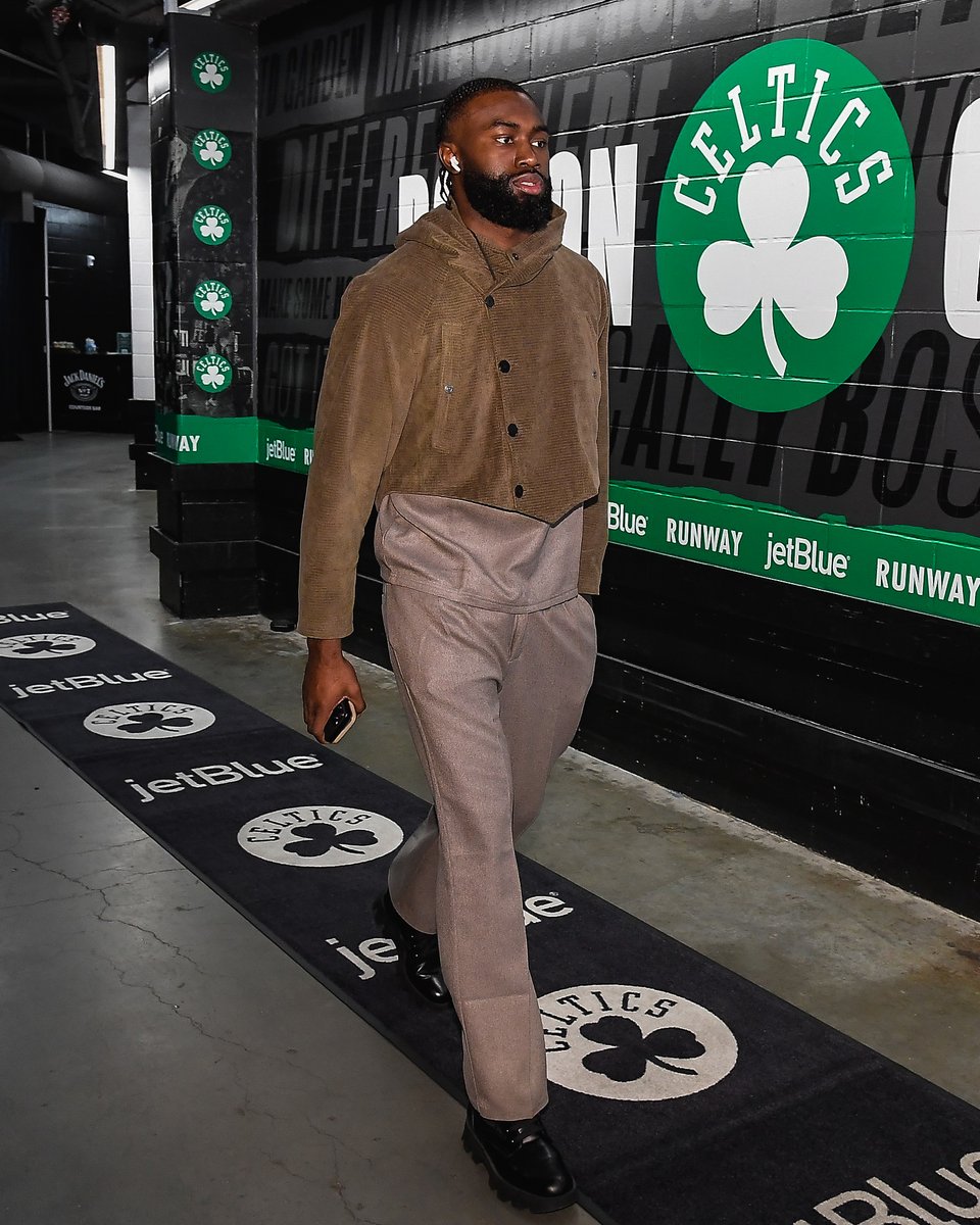 celtics's tweet photo. drip meter broken ๐ฎโ๐จ
#JetBlueRunway https://t.co/4c3JSahRy2