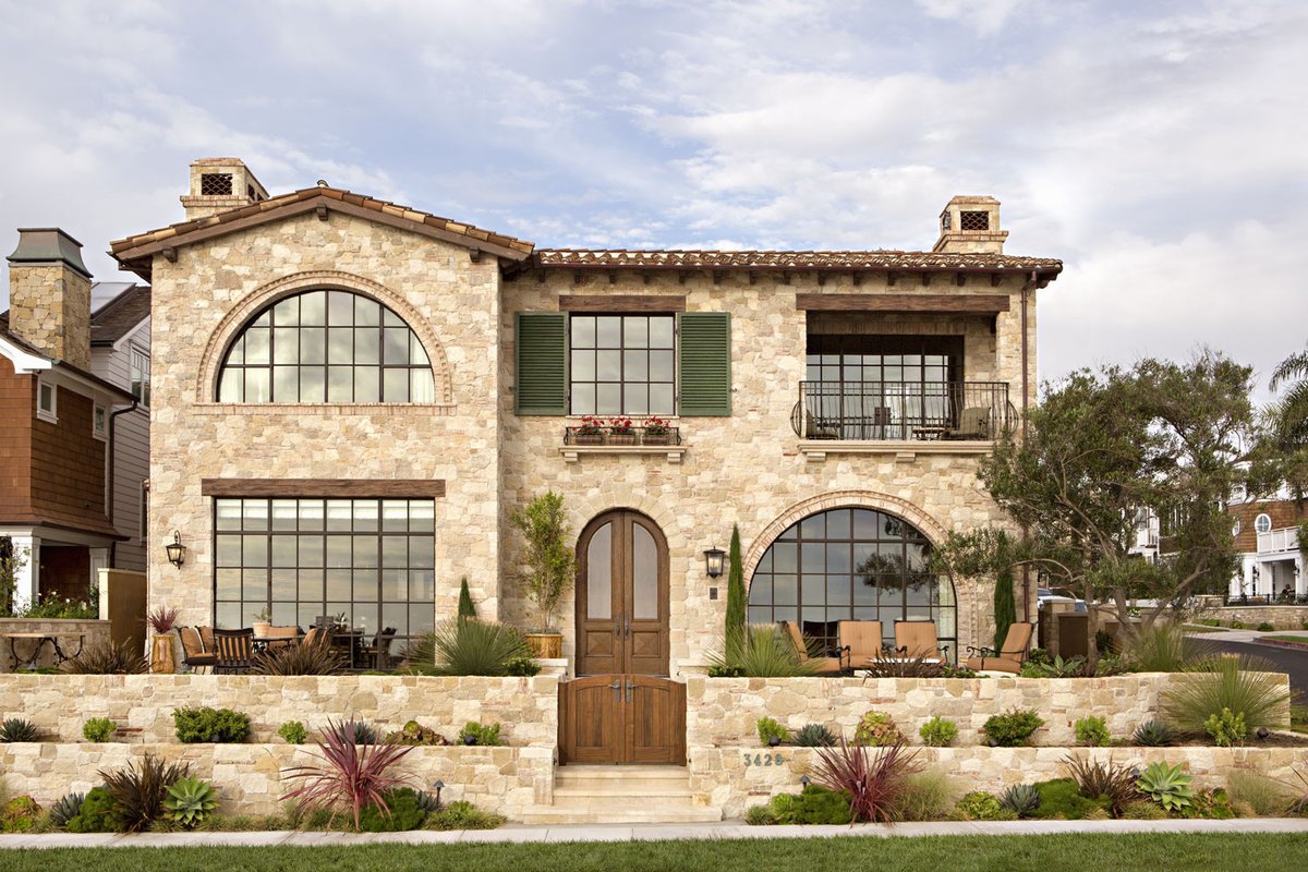 Breathtaking stone-clad Tuscan villa with elegant details in California onekindesign.com/2021/05/13/tus…