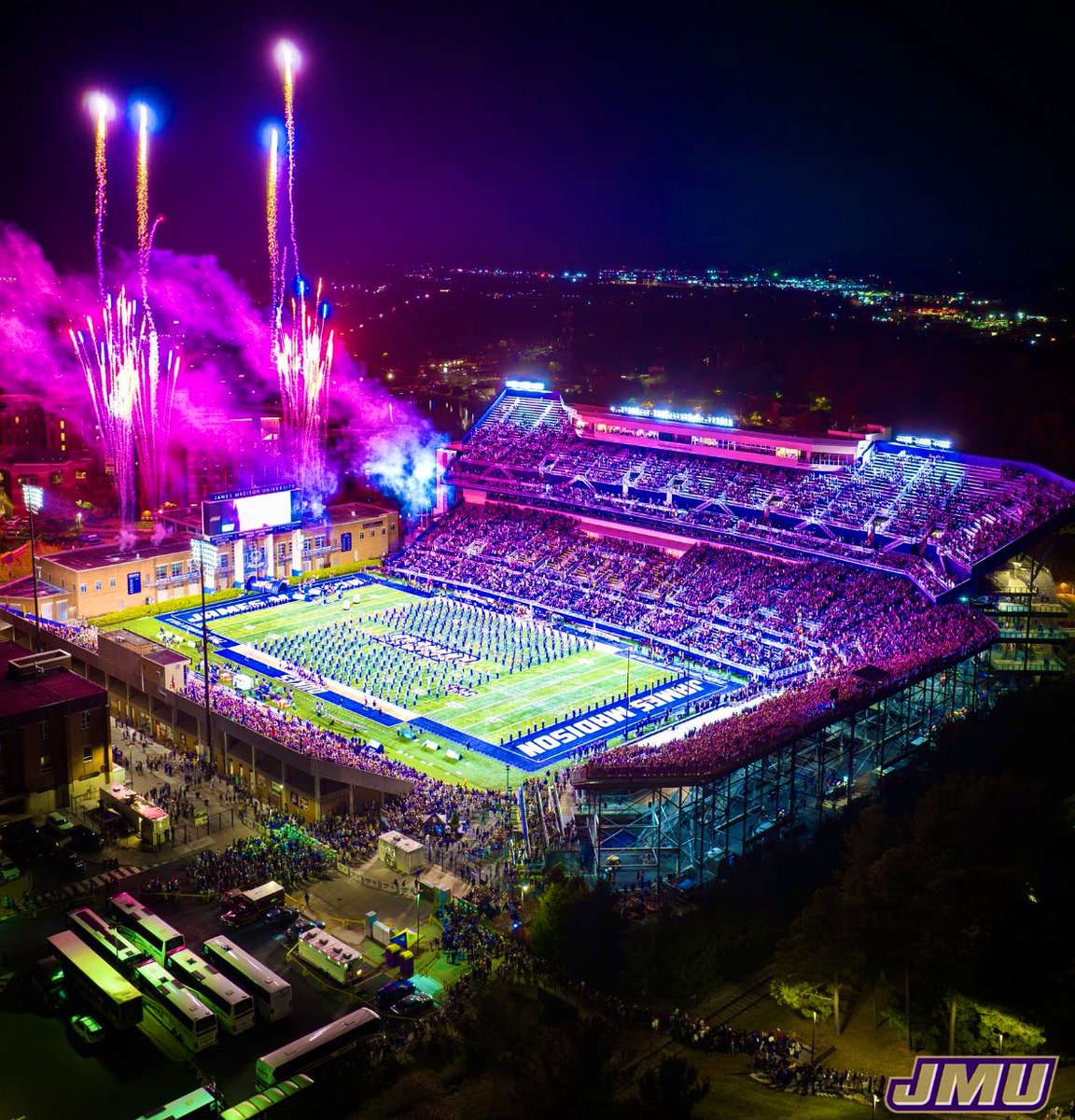 After a great throwing session with Coach @Coach_DKennedy , I have received an official offer from James Madison University 🟣🟡🟣 @Nelson_9 @Hersey_Football @EDGYTIM @AllenTrieu @TNTignite @ThrowItDeep @J_ChristensenQB @QBCoachPreston @TomLoy247 @chadSimmons_ @adamgorney