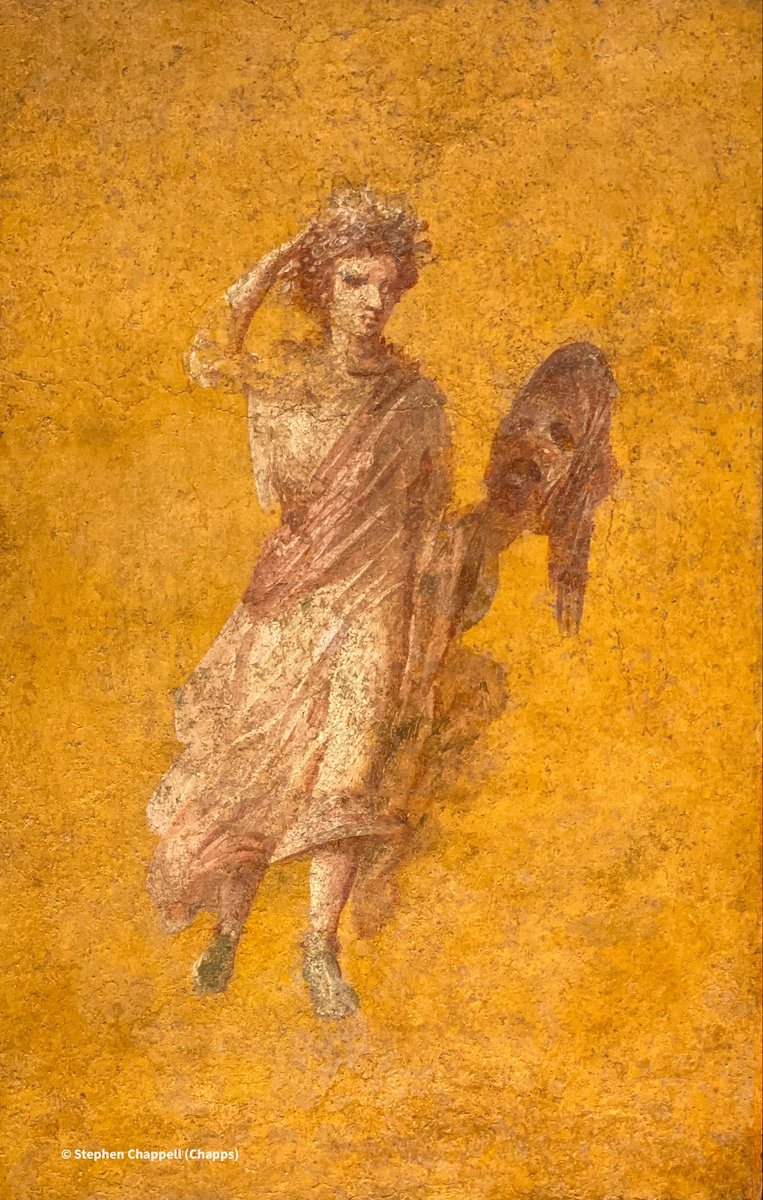 chapps's tweet photo. Thousands of miles apart in the modern world - were they once part of the same grand villa in Stabiae 2,000 years ago? Left, a floating muse (Getty Villa, https://t.co/k1as1oOZb4.92 - no findspot); right, a floating figure with a torch, Villa San Marco, Stabiae (in situ). 

📸 me https://t.co/MM7T925BOk