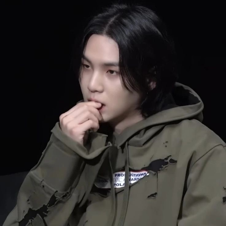 hourly yoongi (@houriysuga) on Twitter photo 