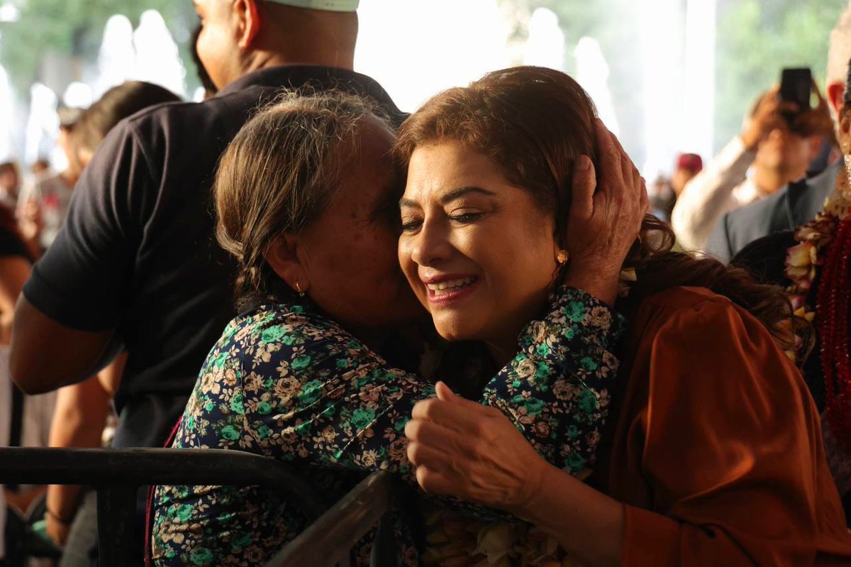 ClaraBrugadaM's tweet photo. Trabajaremos todos los días para que nuestra Ciudad de México sea un santuario para todos los pueblos originarios, que representan nuestras raíces culturales más profundas.

Hoy reiteré mi compromiso de impulsar la organización del poder popular, de llevar a cabo un gran programa de vivienda y un Plan de Justicia Social para ellos. 
 
#LaJefaEsClara
#YoVotoClara
#VotaTodoMorena
