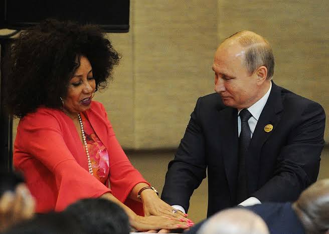 KingMntungwa's tweet photo. Breaking News 📰:

Z'yakhala Ke Manje A'ykhale ....
Lindiwe Sisulu South Africa 🇿🇦 1st female Madam President.

Thank you Pres Jacob Zuma and Mk Party 💚🖤💚 https://t.co/dqneZsMD56