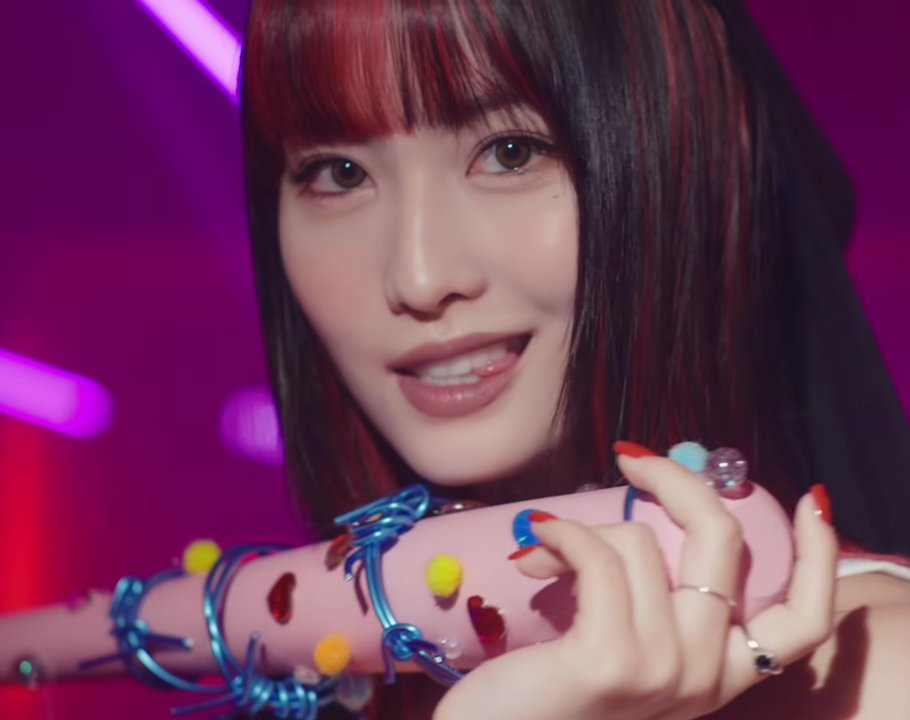 OH? HI, HARPER BOY?! WHAT DO YE HAVE HERE? UH, LEMME SEE— IT'S HARLEY FUCKING QUINN, BABIES!