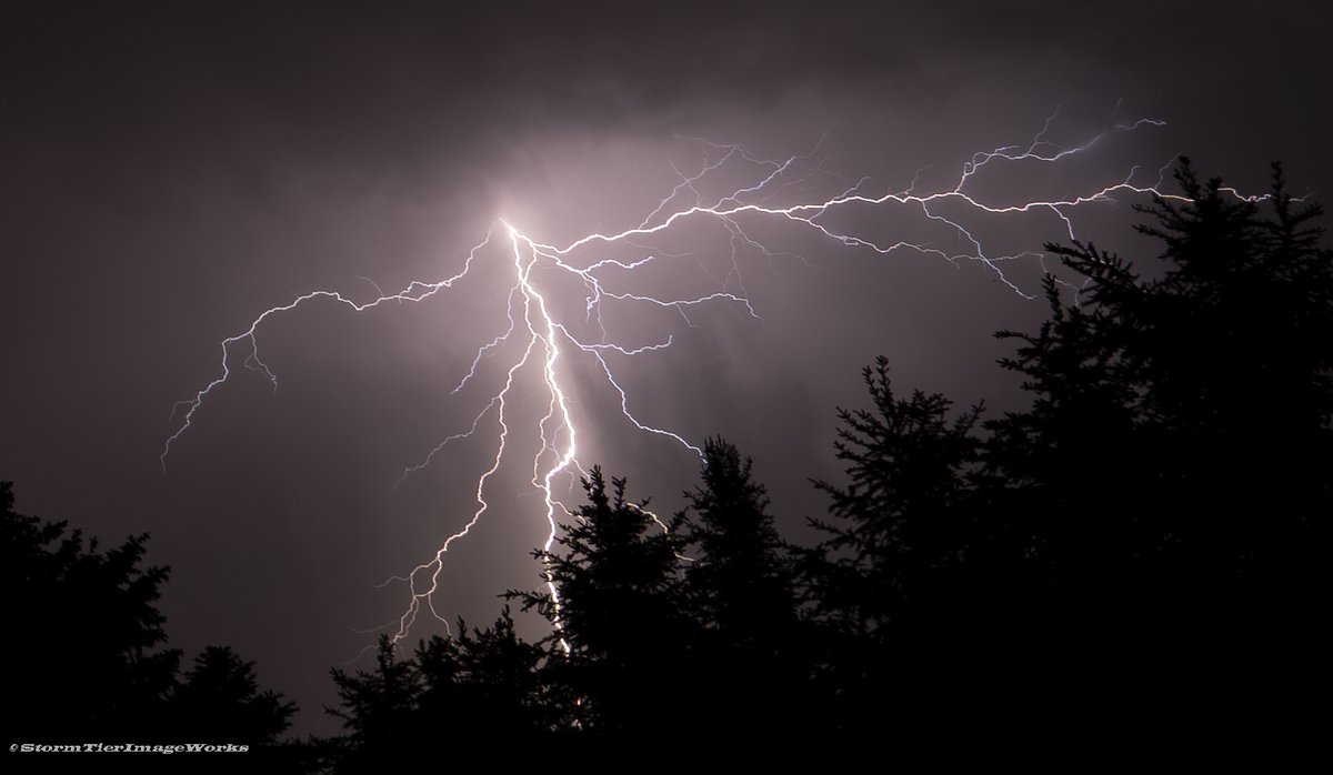 Stunning thunderstorm rolled over Wisconsin today! Followed it all day, and i couldnt believe how weird and intense this line of storms turned out to be! 

#Stunning #lightning #StormChasing #SonyPhotography