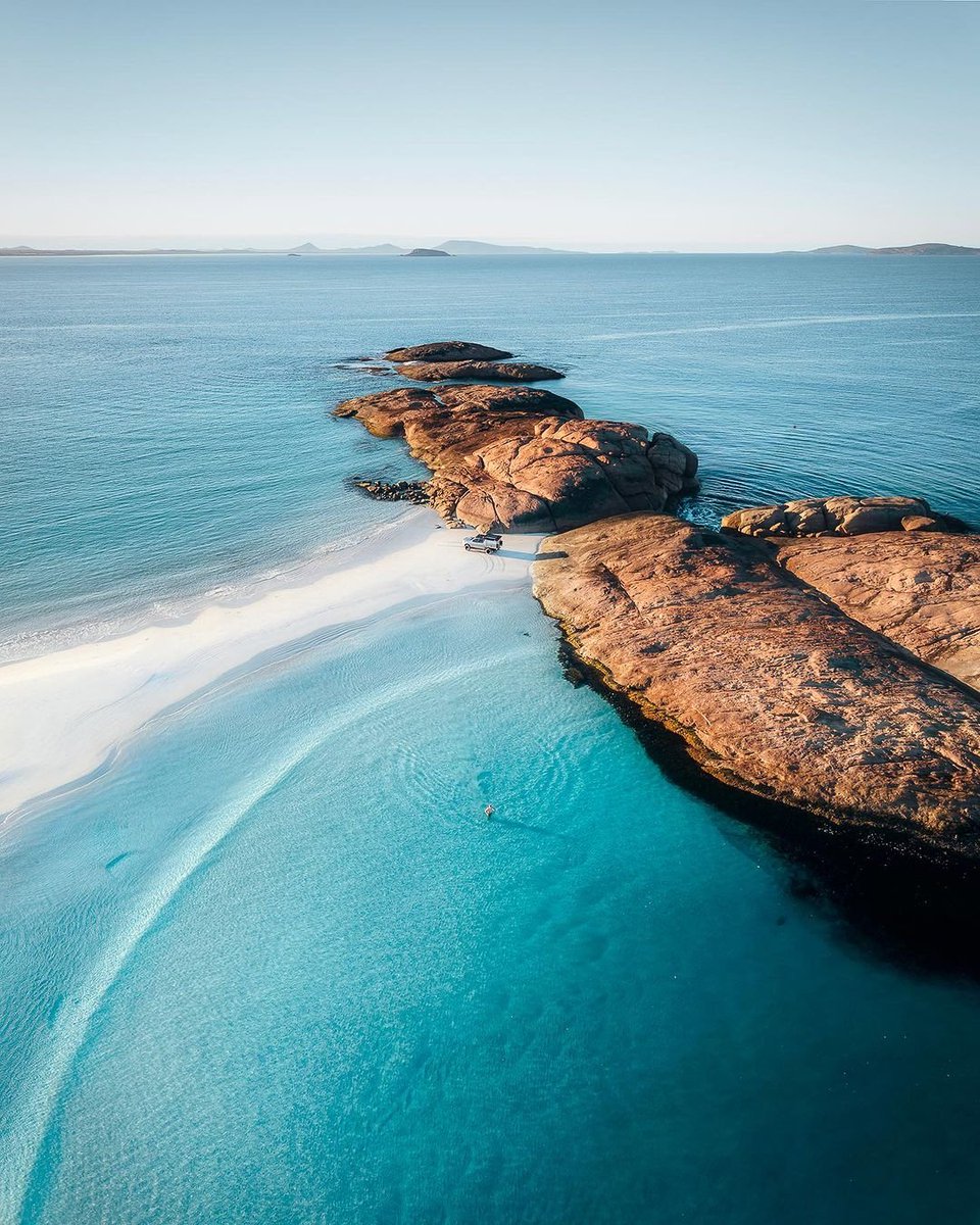 Wylie Bay bringing the wow factor!🌊✨Ticks all the boxes for a perfect beach day: crystal-clear waters, pristine white sand & stunning coastline. Get dreaming: bit.ly/4bIcSmw 📍: Wylie Bay, @VisitEsperance (Kepa Kurl) | @CoralCoast 📸: @cjmaddock/IG in #WAtheDreamState