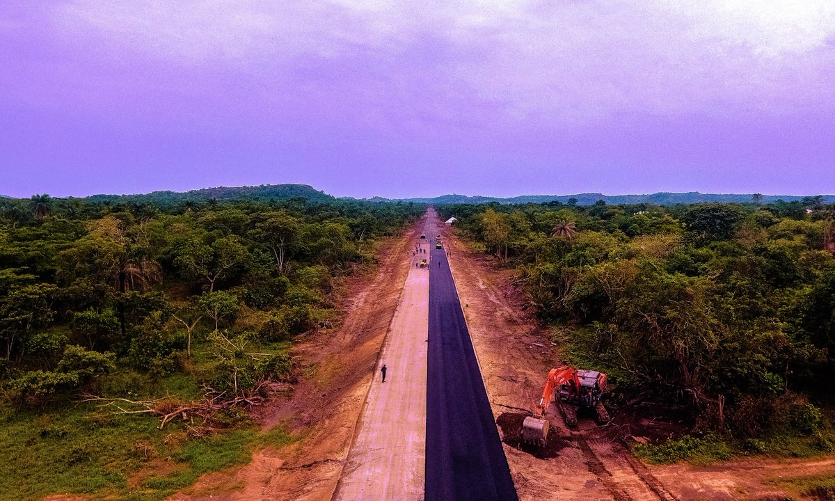 Asphalt binder laying begins on Ado Ekiti Ring road Phase 1 *Benefits of Ring Road 🛣️ Will connect various parts of Ekiti State with one another, this improvement in infrastructure will help in linking rural areas with urban centers,promoting more balanced regional development.