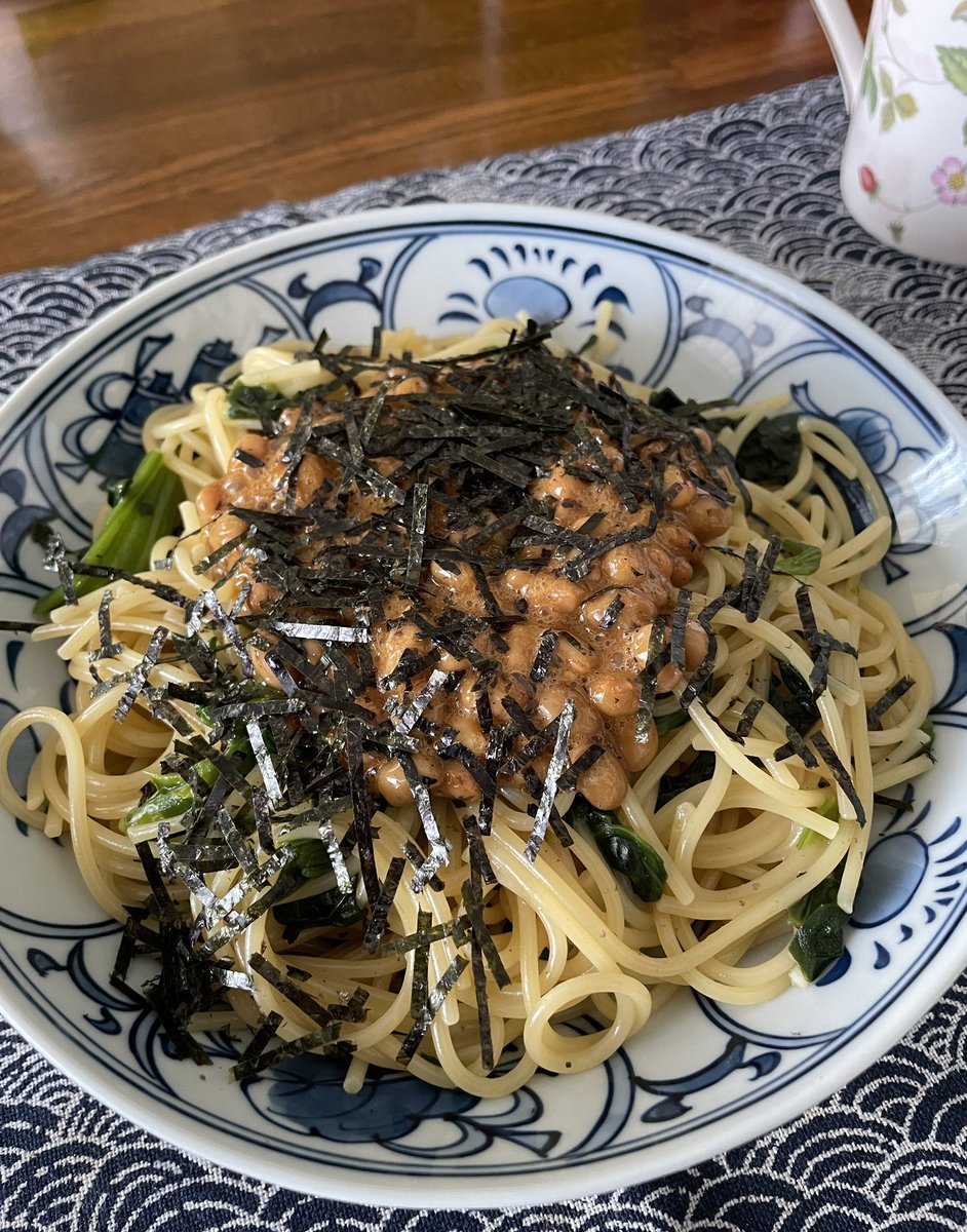 今日のお昼ごはんは納豆パスタ♪
最近、パスタを作る時は別茹でしなくなったので、超簡単に出来て後片付けも楽々で良いことづくめ♡
今日もまぁまぁ良い感じに美味しく出来ました〜😄

#相互フォロー #フォロバ99