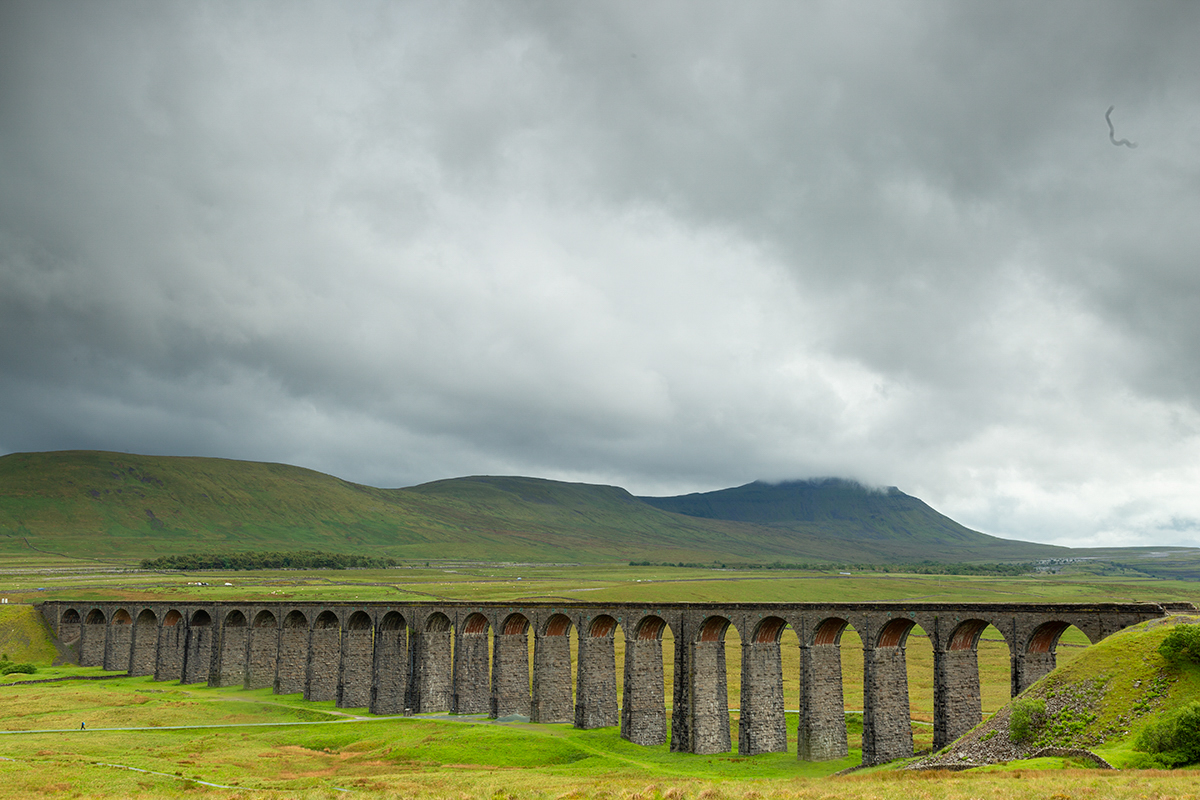 Today's walk for #NationalWalkingMonth is a gentle 4-mile circular walk, dominated by the iconic #Ribblehead Viaduct and with great views of #Whernside and #Ingleborough. This walk is on our #Yorkshire #ThreePeaks app 👇

yorkshiredales.org.uk/things-to-do/y…

📸 Wendy McDonnell | #WalkThisMay