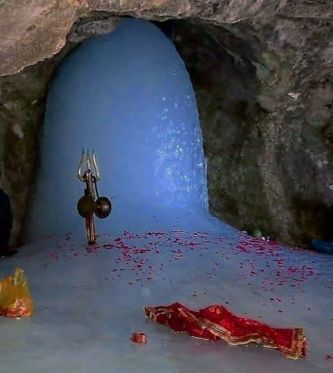 10 Divine Caves in India that every Hindu must visit at least once 1. Amarnath Cave, Baltal, Jammu and Kashmir