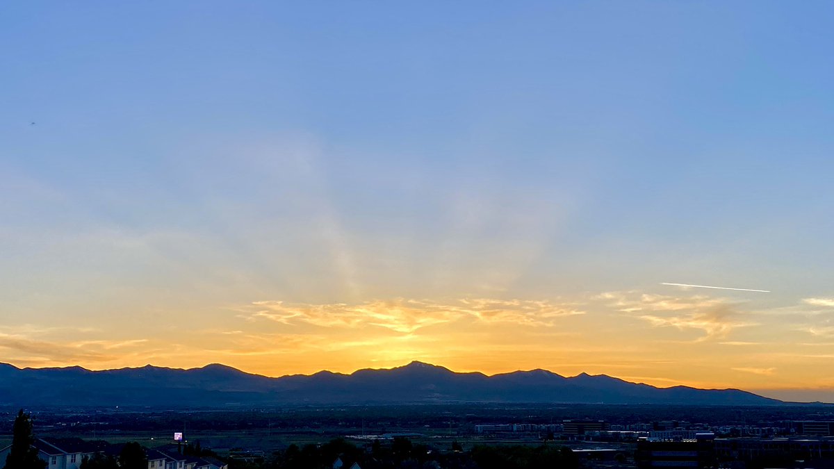 Incredible sunset from South Mountain, Draper UT #Utwx @ThePhotoHour @weathercaster @AlanaBrophyWX @ThomasGeboyWX @NateLarsenWX @brekbolt @ChaseThomason