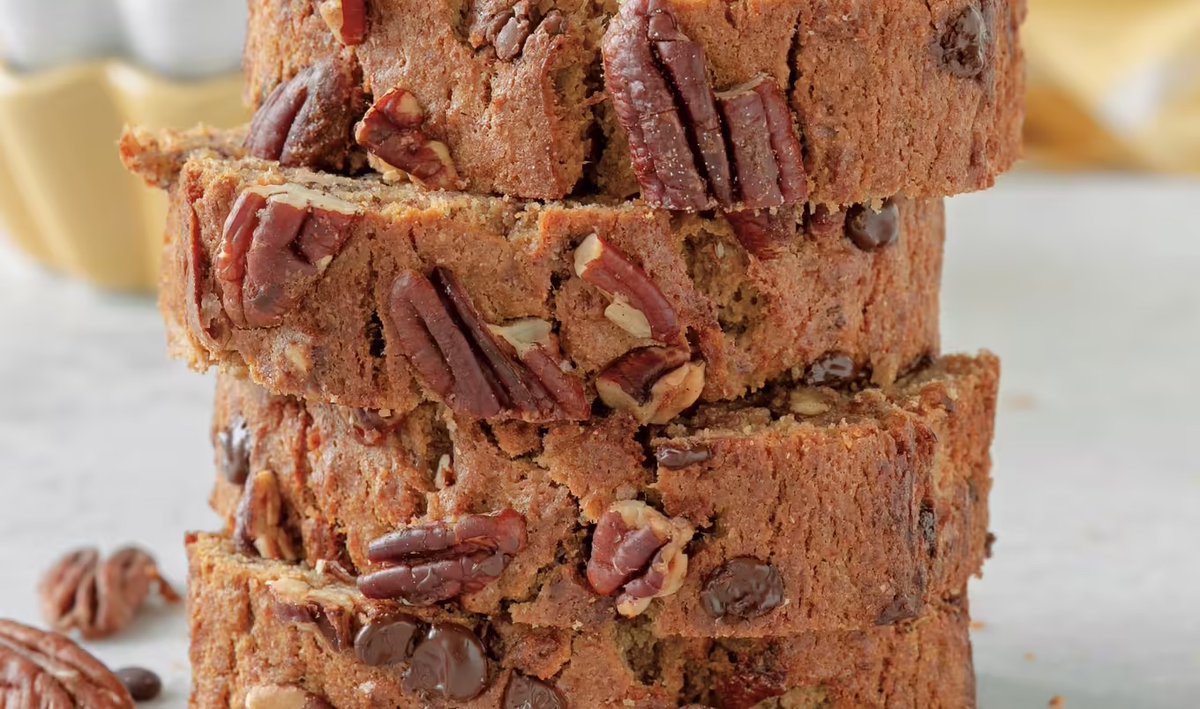 Your new favorite banana bread, made with ... chickpeas. vegnews.com/vegan-recipes/…