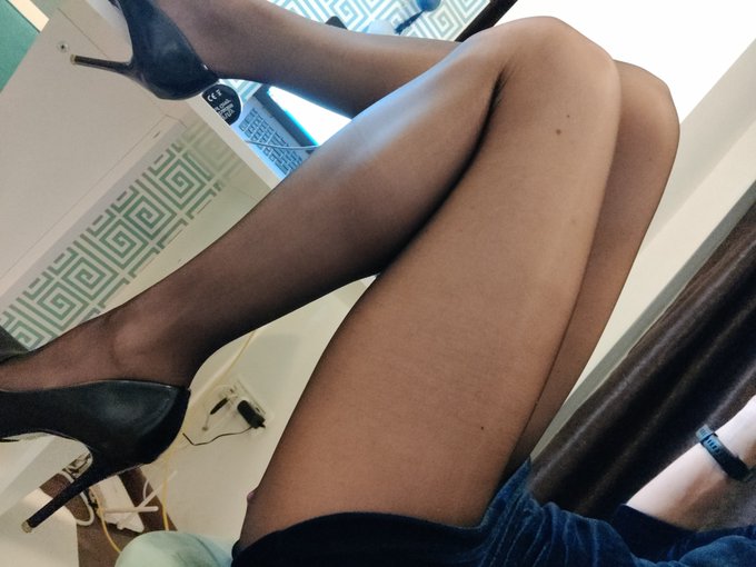 Bold, beautiful, and too damn sexy 🥰  #pantyhose #legs #longlegs #nylonfetısh #highheels #model https://t<a href="/tag/pantyhose"class="tags">#pantyhose</a><a href="/tag/model"class="tags"><span>#model</span></a><a href="/tag/legs"class="tags"><span>#legs</span></a><a href="/tag/highheels"class="tags"><span>#highheels</span></a><a href="/tag/longlegs"class="tags"><span>#longlegs</span></a><a href="/tag/nylonfet%C4%B1s"class="tags"><span>#nylonfetıs</span></a>