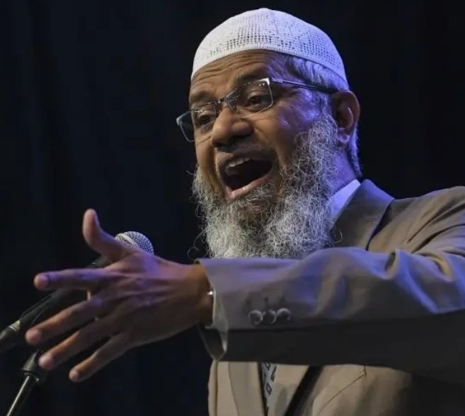 Ada kawan yang bilang Zakir Naik itu cerdas, bisa mencari kesalahan agama selain Islam dan menjelaskan kebenaran Islam dengan pendekatan logis dan empiris.

Saya tanya; "sejak kapan membenarkan atau menyalahkan suatu agama itu harus logis? Jelas-jelas semua agama berbasis dogma