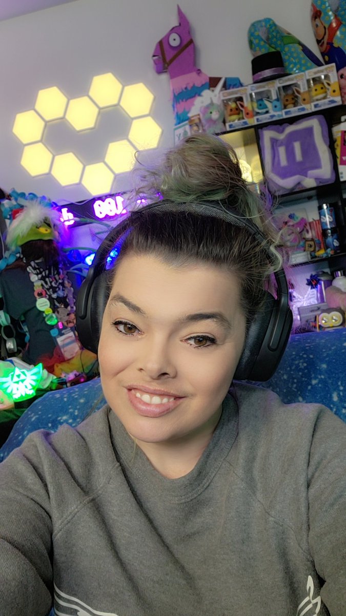 Playing marbles on stream... come play

 Twitch.tv/smalltowndreamz 

#Twitch #livestream