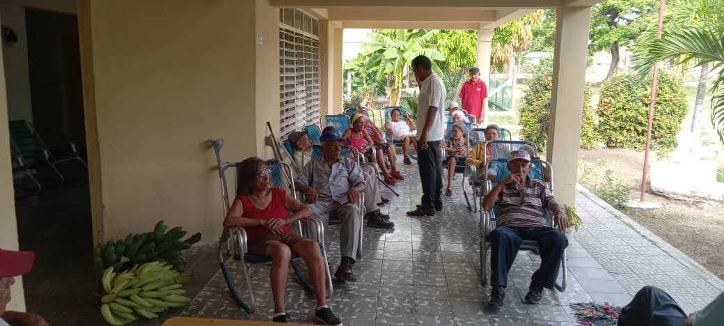 👵🏻👴🏻Hoy estuvo presente en la Casa de los Abuelos del Municipio el #cumpilón cómo parte de la Cátedra Universitaria del Adulto Mayor desarrollando el tema: 'Aspectos escenciales en la vida cotidiana del adulto mayor. Eventos que lo afectan'. Excelente espacio para el intercambio