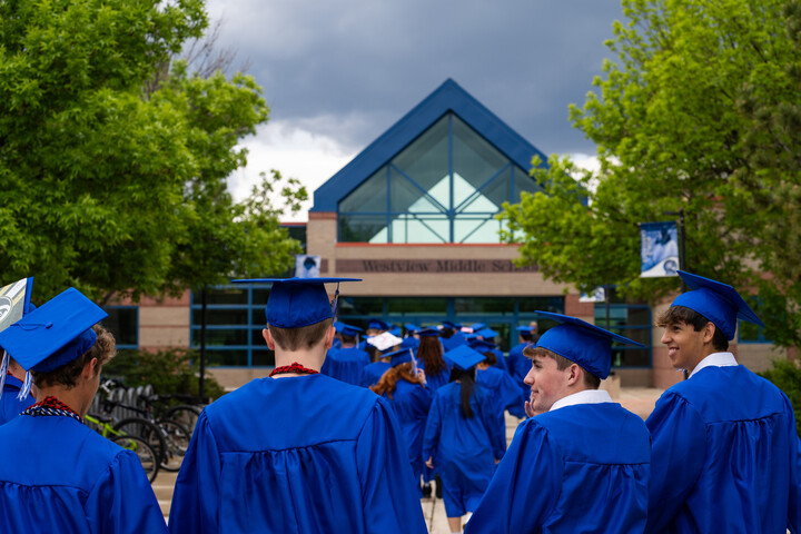 Our 2024 Longmont High Graduates walked the halls of their former middle and elementary schools today as teachers and their younger peers cheered them on. Congratulations @LHSTrojanWay. 
We are so proud of you! 🎓 #StVrainStorm

📸View the album: stvra.in/2024lhsgradwal…