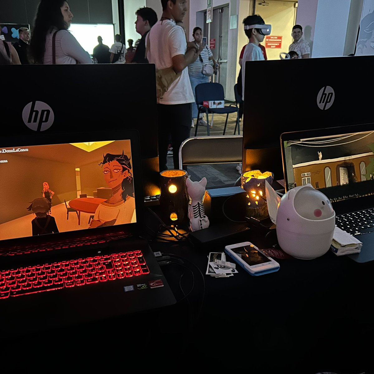 EnteleKey_Games's tweet photo. Nos encantó estar en @/vivelaconco este fin!
Conocimos a personas maravillosas ✨ y estudios indies con proyectos asombrosos !

Muchas gracias por pasar a probar nuestros juegos y a platicar 🖤 
Esta semana estará la preventa de TSF con cosas edición limitadas, no se lo pierdan! https://t.co/ZECrihR0Vp