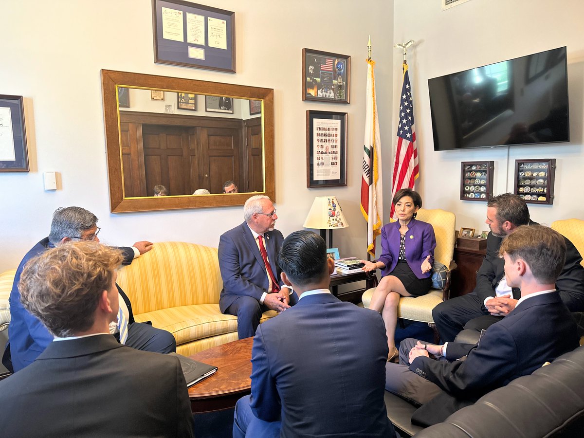 I enjoyed meeting with #CA40 insurance & financial advisors to talk about value of financial literacy. I’m committed to helping families & small business owners get the tools they need to make their American dream a reality. Great to see you!