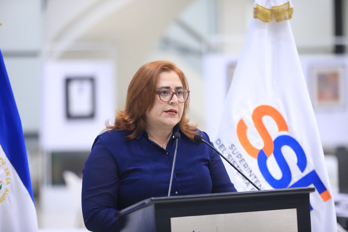 SSF_ElSalvador's tweet photo. La Superintendenta del Sistema Financiero, @EvelynGracias, anunció que a partir de este miércoles 22 de mayo se activará la tercera capa de la devolución del 100% de los ahorros a quienes tienen una o más cuentas que sumen un monto menor o igual a $3,000 en COSAVI, de R. L. https://t.co/fwoVgpEf6W