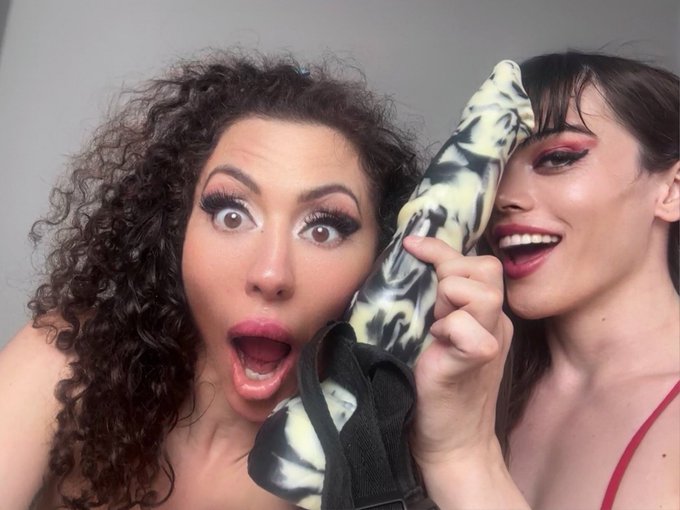 Got to shoot with @TsNyxiLeon and it was SO hot hot hot 🥵🥵🥵! If you&rsquo;re not jealous you&rsquo;re not paying<a class="tags" href="/tag/tsnyxileon">@tsnyxileon</a><a href="/tag/hotmomjoi"class="tags"><span>#hotmomjoi</span></a>