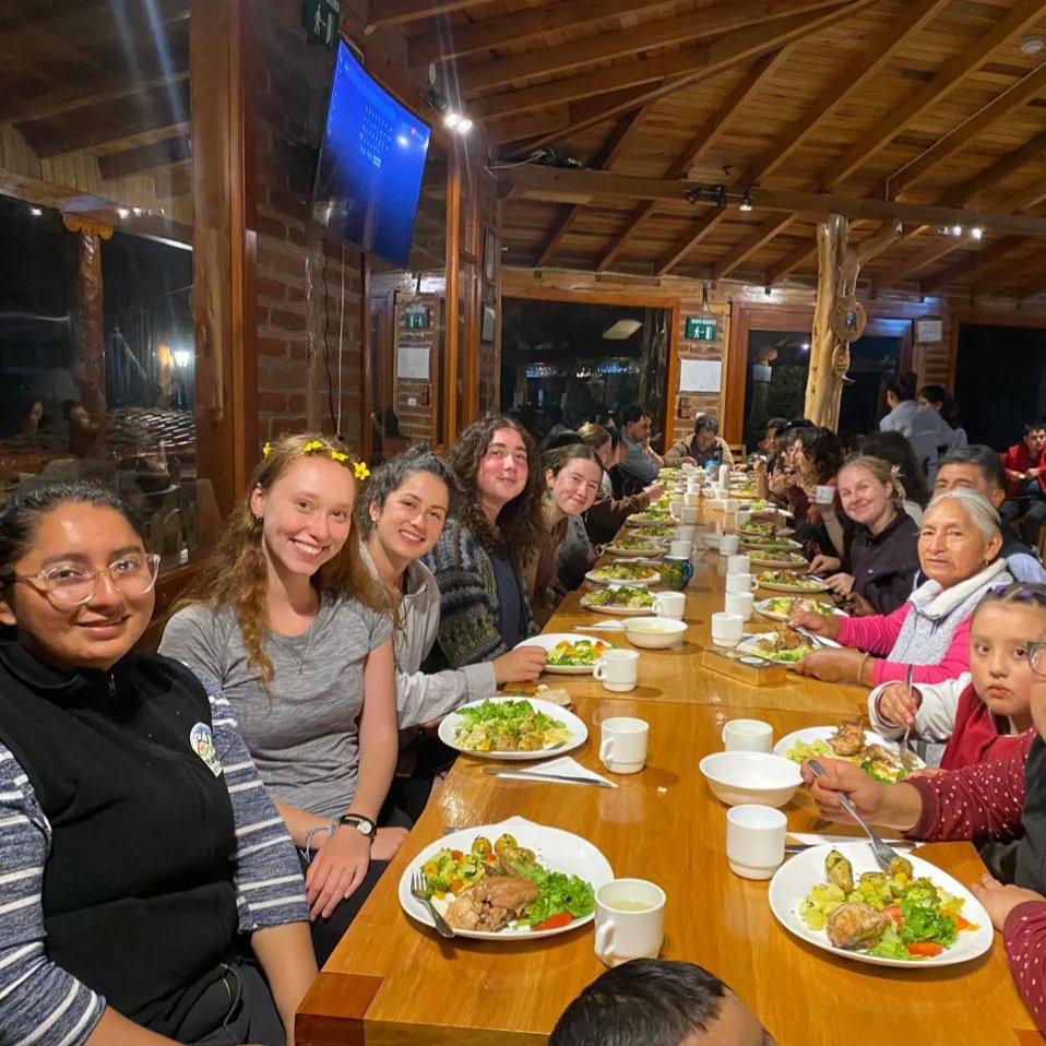 ¿Sabías que nuestra comunidad recibe #voluntarios de todo el mundo que aportan su tiempo y esfuerzo para colaborar con #proyectos sociales y medioambientales? Estos jóvenes entusiastas dejan su huella en nuestra #comunidad y se llevan consigo #experiencias únicas e #inolvidables.