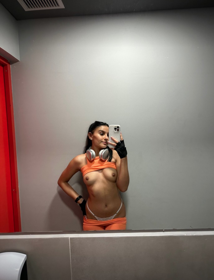 viivianita_87's tweet photo. Y si vienen y me ayudan en el gimnasio? https://t.co/2J5LqqhGDf
