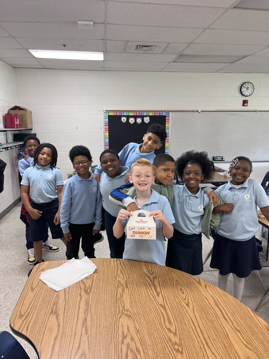 maeecoleman8's tweet photo. Donuts to help relieve the testing nerves! Thank you to my scholar &amp; Mrs. Bodsford for sweetening up our day 🍩💕 ! https://t.co/jYKi00A8rn