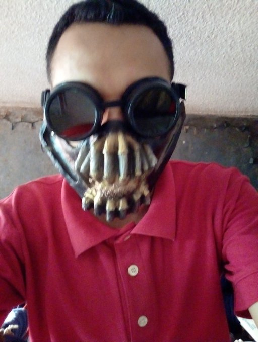Preguntando me cu&aacute;l m&aacute;scara usar para BLAME en la obra de terror que montar emos en el IPN https://t