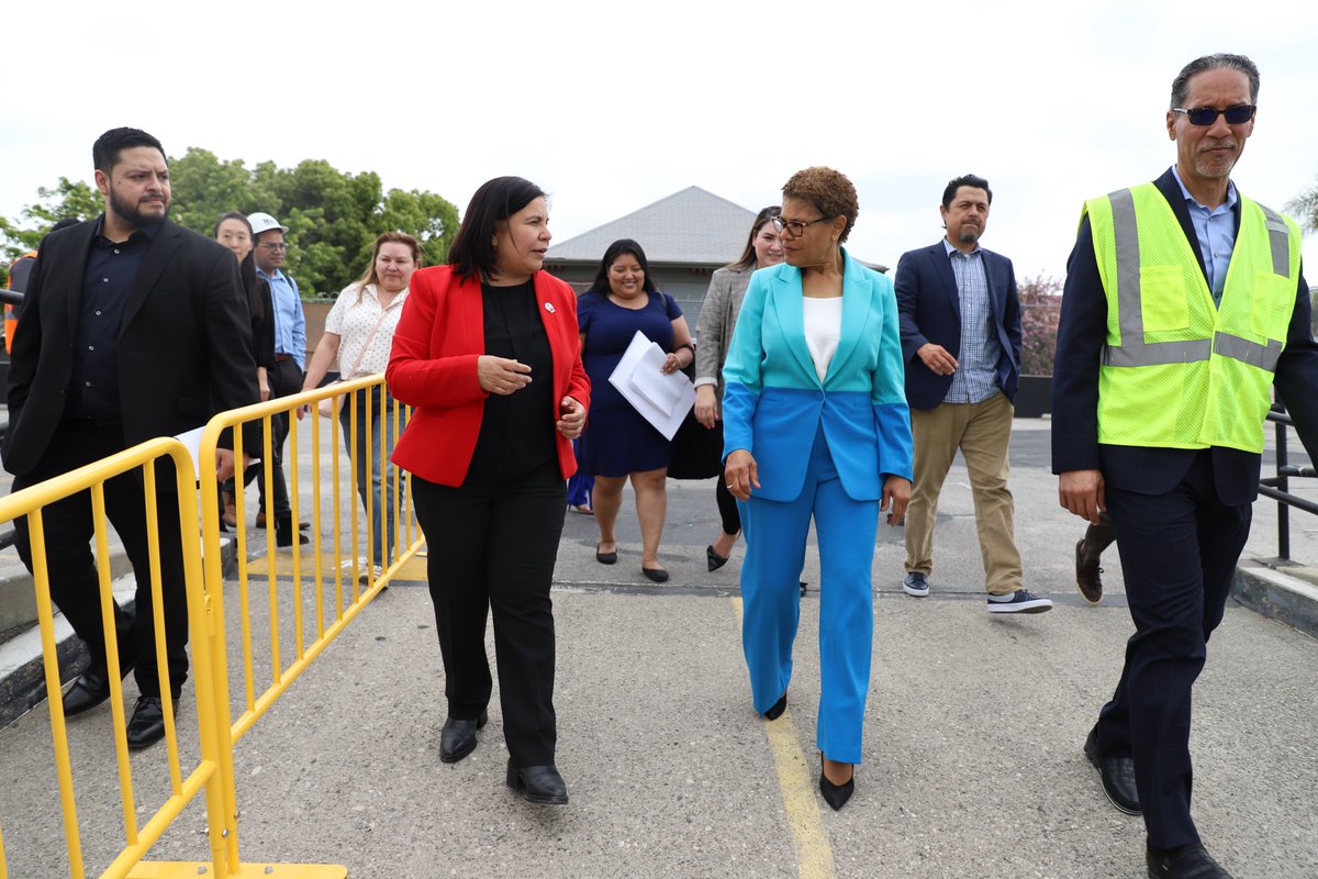 For decades @CHIRLA has led the fight for immigrants’ rights and has been a hub of resources for thousands of Angelenos seeking community and legal support. It was great to tour CHIRLA’s recently acquired building that will help expand services with an Immigrant Welcome and