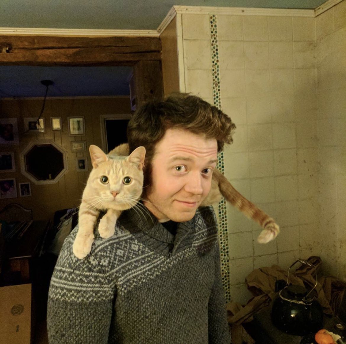 hangmanvan's tweet photo. possibly my favourite brennan picture. why are him and the cat making the same face https://t.co/zPAOa9cKRG