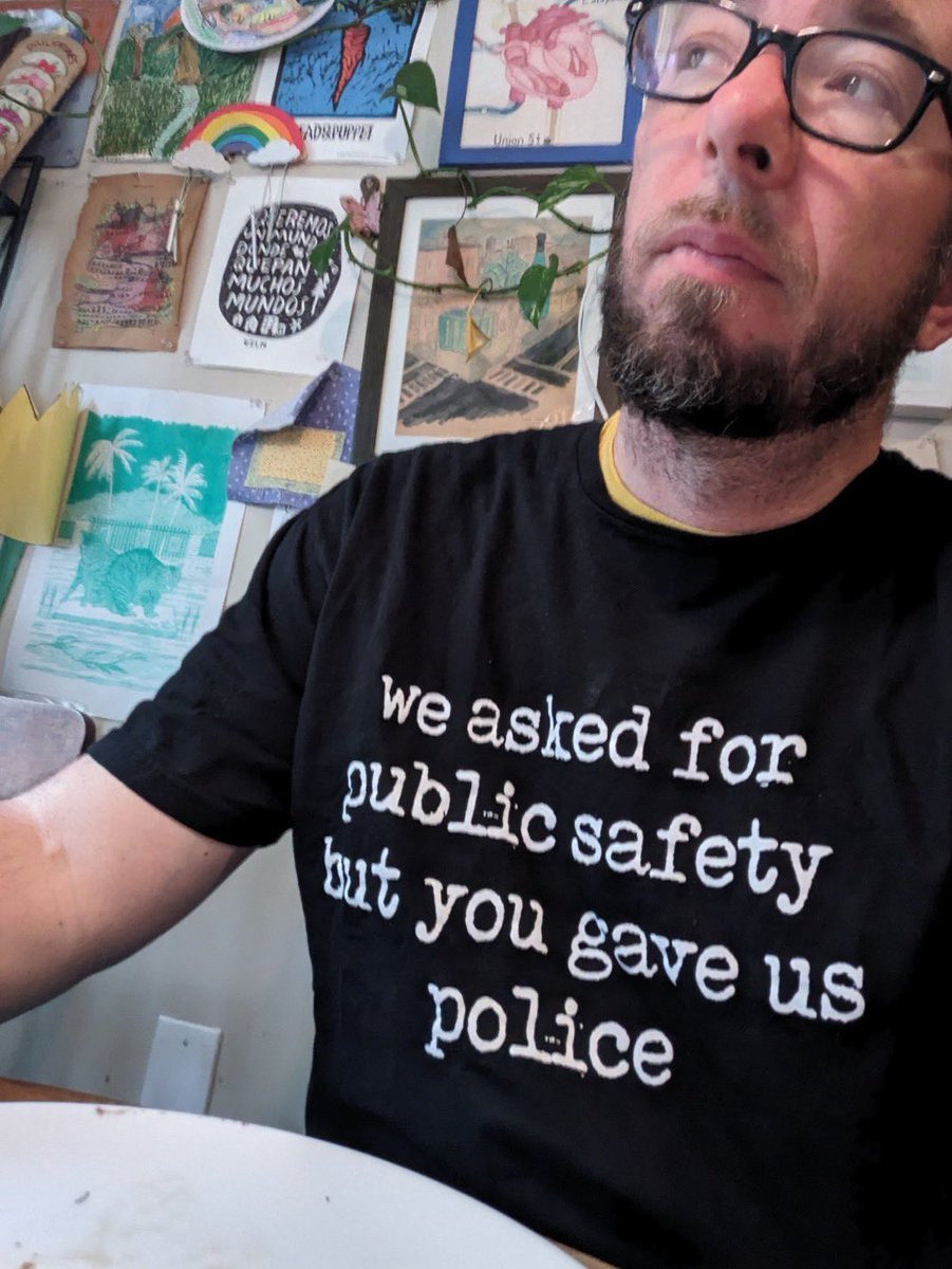 songadaymann's tweet photo. Hartford City Council today voted to throw the students and teachers under the bus, choosing to approve a budget that increases police funding but slashes schools.

City councilor @RSGAT was not having it. https://t.co/5Jjpc9bihX