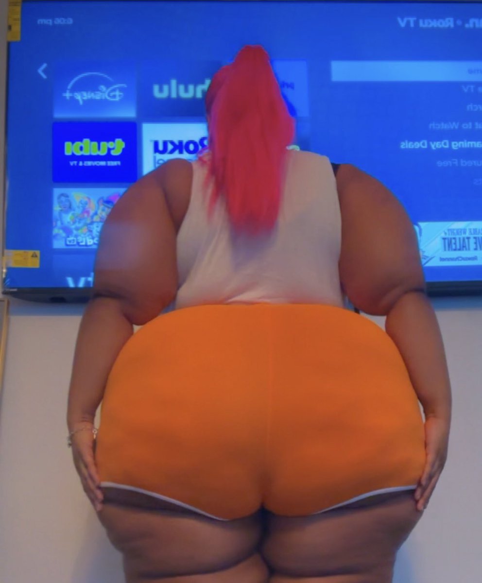 From the back 🍑👅