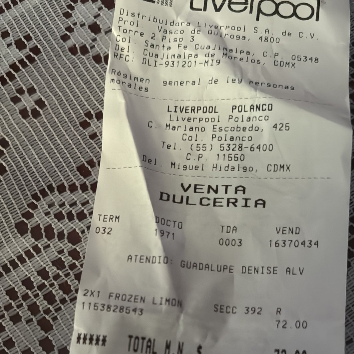 Edgar_Ahp's tweet photo. @krispykrememx . @krispykrememx en su isla de @liverpoolmexico me obligaron para respetar la promo comprar dos bebidas iguales, sin opción. En los términos y condiciones dice se paga la de mayor precio. @Profeco https://t.co/nAX04Zj8kv