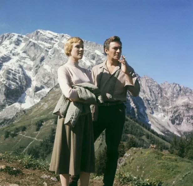 Geovohm's tweet image. 🏆🎞️🎥MOVIE PHOTOS📽️🎬🏆
.
Hey romantic people... to fall in love with from your couch:
#movielovers
What movie is shown with just this one photo? 🧐🤔❓❓🤩😜
#movies #7Art