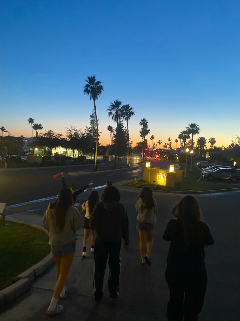 audreyah11's tweet photo. Phoenix, Arizona: Battle in the Desert Showcase: May 17-19, 2024
West Coast Elite Black 17UA Girls AAU / #2
Part #2
We did a lot of team bonding and went out to dinner during Arizona! Leila and I got matching sweatshirts so we are now officially twins!😄
#tetn’em #squeakywheel https://t.co/203mX59MaW