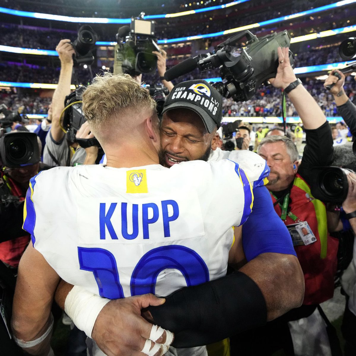 🚨NEWS: The Los Angeles #Rams still have Aaron Donald's locker up and ready if he ever wants to come back, says Cooper Kupp. 👀