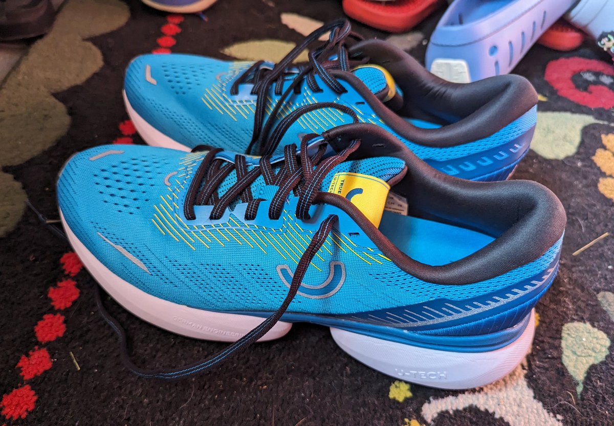 LVwithLove's tweet photo. One of the first pairs of these True Motion shoes in North America. From the design team behind Brooks' Ghost and others. An Allentown company got the distribution rights! #truemotion https://t.co/7HShklUwkd