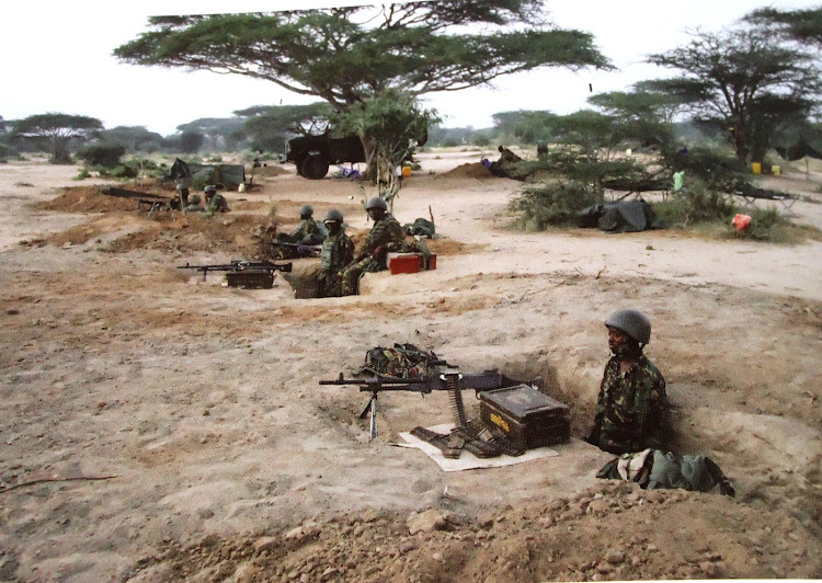 Outnumbered about 4 times, KDF pulled one of the Most successful Defensive operations . Soldiers at the Hoosingow Forward Operations base in Somalia stared at death in the hands of Alshabab. The FOB base had just been established 3 months earlier. 
1/
📸KDF soldiers in an FOB