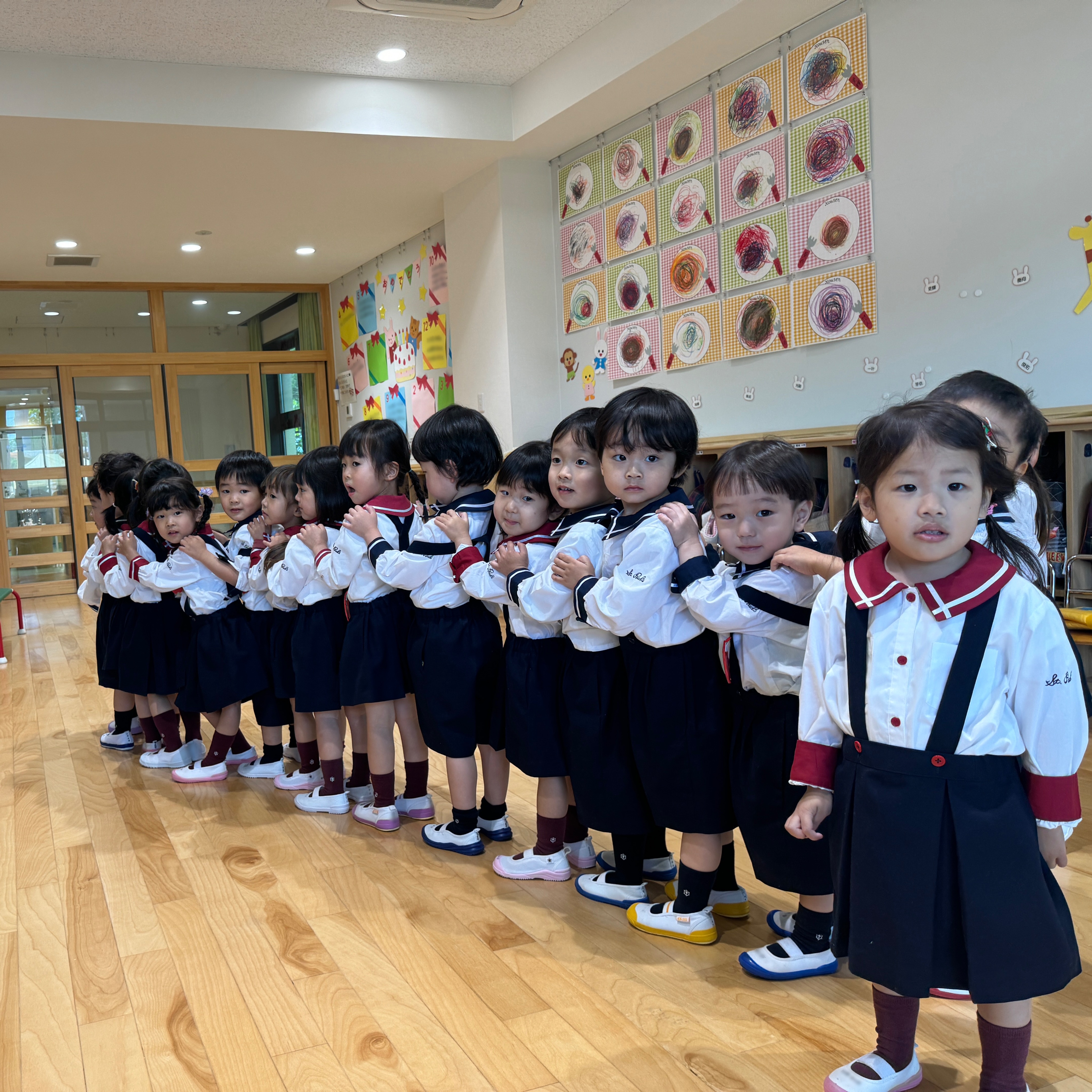 Hiro様専用】光泉カトリック幼稚園 制服上着のみ - メルカリ