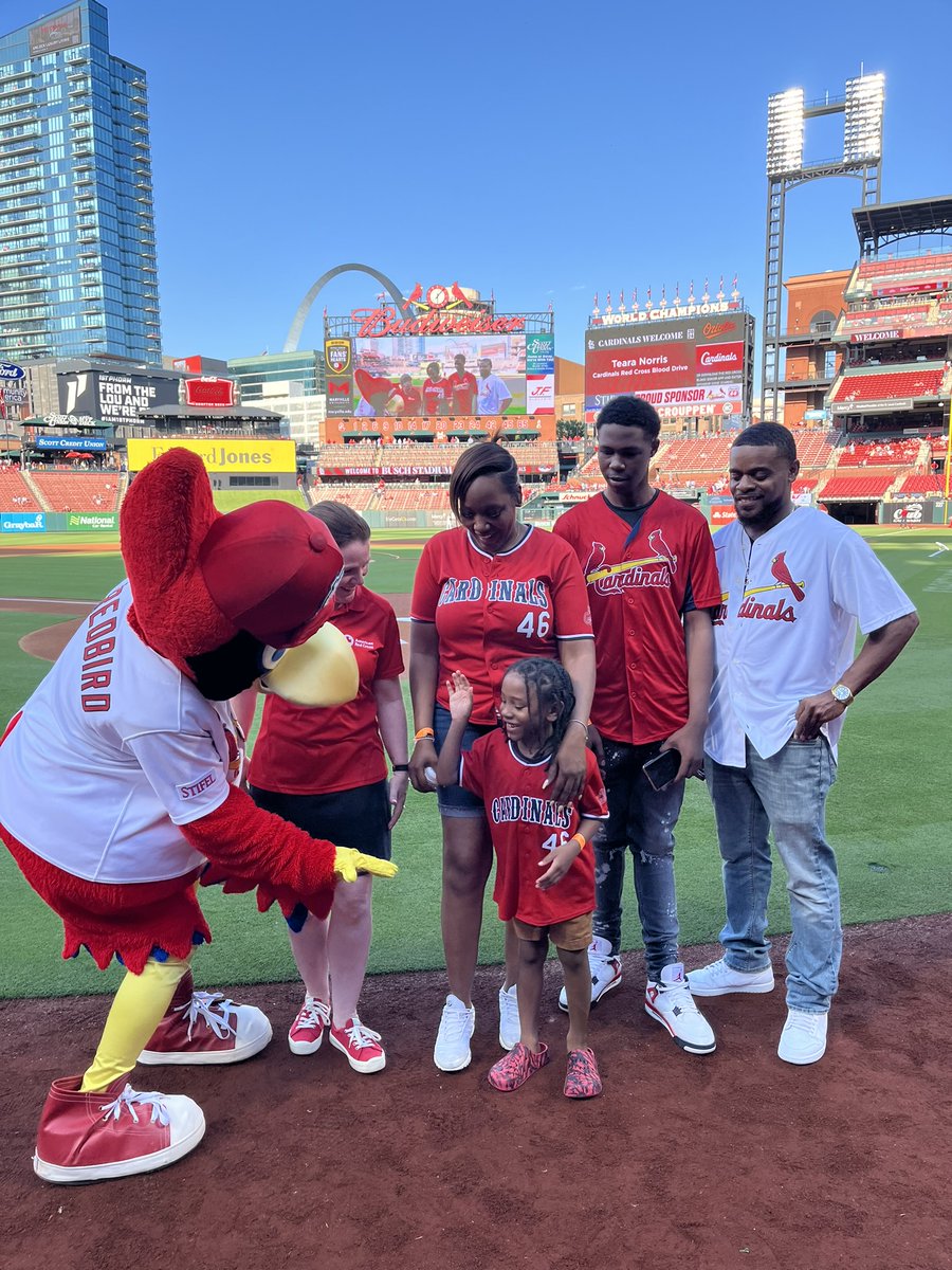 Teara Norris threw out a ceremonial first pitch last night at Busch Stadium to kick off the 21st annual @Cardinals Blood Drive, June 10-13. Teara wants her two children to see Sickle Cell Disease hasn't stopped her! Donate blood to help Teara & others: cardinals.com/blooddrive
